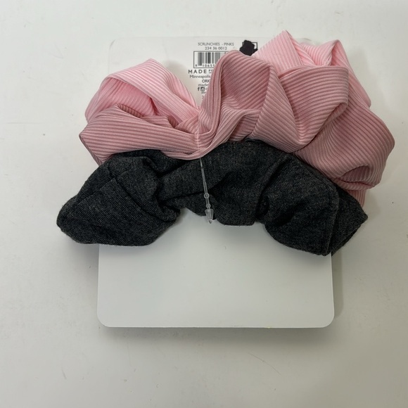 Scrunchies | 3 Pair Zipper Hair Ties | Hidden Compartment | Concerts Events - Picture 5 of 6